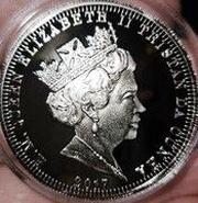 1 Crown - Elizabeth II Platinum Wedding Anniversary obverse image
